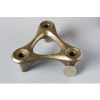 Brutalist Kerzenständer Aus Metall Brutalist Kerzenständer Aus Metall von wohnraumformer