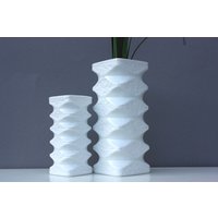 Vase Weiß Vintage, 2 Blumenvasen Weiß, Biskuitporzellan, Royal Porzellan Kpm von wohnraumformer