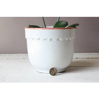 Weißer Blumentopf Handmade, Vintage Übertopf Keramik von wohnraumformer