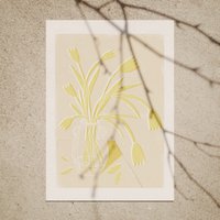 Tulpen in Vintage-Vase Linolschnitt-Kunstdruck Verschiedenen Farbkombinationen von wolfgangwahadesign