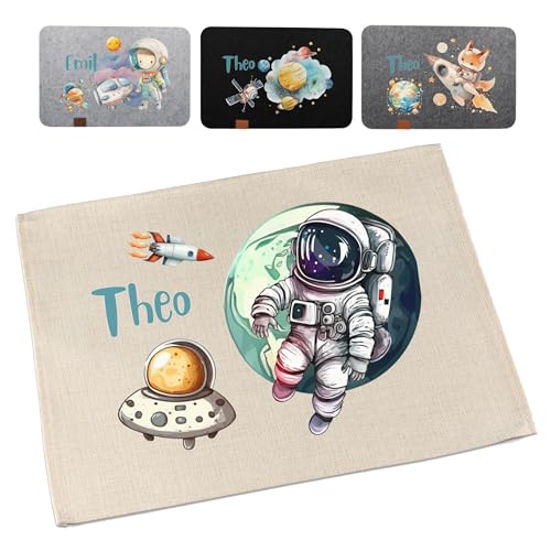 Tischset Kinder personalisiert mit Weltall-Motiven – Astronaut, Rakete, Planeten, Satellit, Kosmonaut | Platzdeckchen mit Namen | Platzset waschbar & abwischbar | Frühstücksdeckchen Schule Tischset Kinder personalisiert mit Weltall-Motiven – Astronaut, Rakete, Planeten, Satellit, Kosmonaut | Platzdeckchen mit Namen | Platzset waschbar & abwischbar | Frühstücksdeckchen Schule von wolga-kreativ