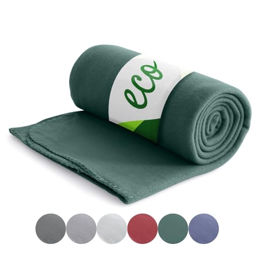 wometo Eco Fleecedecke aus 100% recyceltem Material + OekoTex geprüft 130x160 cm ca. 400 g - dunkelgrün mit Anti-Pilling und Kettelrand wometo Eco Fleecedecke aus 100% recyceltem Material + OekoTex geprüft 130x160 cm ca. 400 g - dunkelgrün mit Anti-Pilling und Kettelrand von wometo
