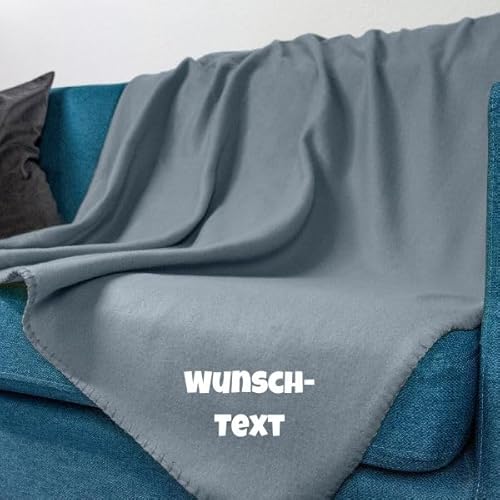 wometo Fleecedecke OekoTex - personalisert mit Name oder Wunschtext hochwertiger Flock-Druck - 130x160 ca. 400g wertiges Gewicht mit Anti-Pilling Kettelrand grau von wometo