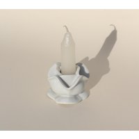Blumenförmiger Kerzenhalter Aus Keramik von wonderthingstudio