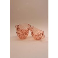 Set Mit 5 Rosa Arcoroc-Tassen | Mittel Set Mit 5 Rosa Arcoroc-Tassen | Mittel von wonderthingstudio