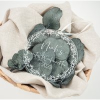 Christbaumanhänger | Acryl Personalisierter Weihnachtsschmuck Erstes Weihnachten Geschenkanhänger von woodandweddingdesign