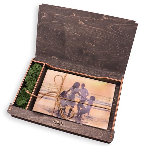 woodmanucom Foto Aufbewahrungsbox mit Deckel Gravur mit Moos, Holzkiste Fotokiste, Holzbox Geschenkbox, Box für Fotos, Holzschachtel Aufbewahrung, Fotoalbum Personalisiert (13x18, Ebenholz) von woodmanucom