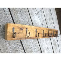 Schlüsselbrett Gerüstbohle Gerüstbrett Altholz 7 Schwarze Metallhaken Unikat Upcycling von woodreused
