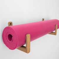 Yogamattenhaken Set in Zwei Längen, Yogamattenhalter Aus Eichenholz, Haken Für Pilatesmatte Holz, Wandhalterung Yogamatten von woodstoxhomedecor