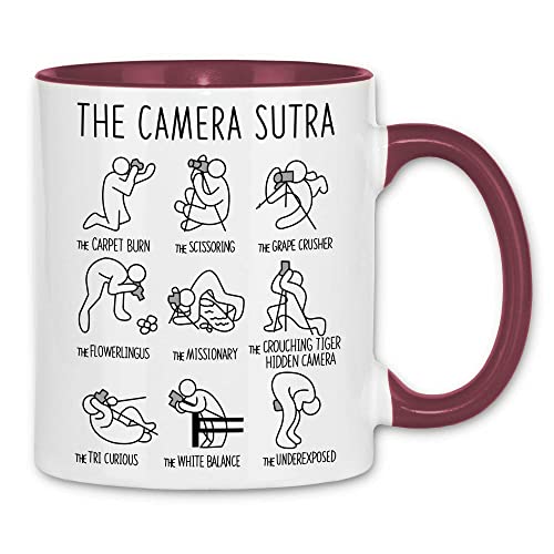 wowshirt Tasse The Camera Sutra Fotograf Fotografie Kamera Kameramann, Farbe:White - Bordeaux von wowshirt