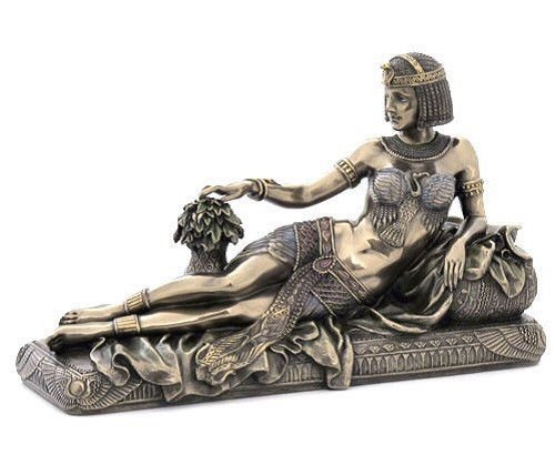 Art Deco Ägyptische Königin liegend auf Chaiselongue Statue von WU
