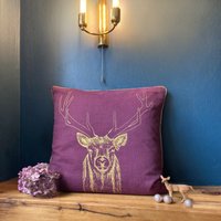 Bordeaux Farbenes Leinenkissen Mit Goldener Hirschillustration, Handsiebdruck, 50 X cm, Weihnachtsgeschenk Für Ihn, Waldtier, Kissenhülle Bordeaux Farbenes Leinenkissen Mit Goldener Hirschillustration, Handsiebdruck, 50 X cm, Weihnachtsgeschenk Für Ihn, Waldtier, Kissenhülle von wunderwerkanderspree
