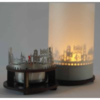 Knokke-Skyline Windlicht Schattenspiel Premium Geschenk-Box, Inkl. Kerzenhalter, Kerze, Projektionsschirm Und Teelicht Knokke-Skyline Windlicht Schattenspiel Premium Geschenk-Box, Inkl. Kerzenhalter, Kerze, Projektionsschirm Und Teelicht von www13grammcom