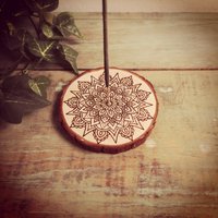 Räucherstäbchen-Halter Gelaserte Baumscheibe Holz R17 Räucherstäbchen-Halter Gelaserte Baumscheibe Holz R17 von wwwBastelholicde