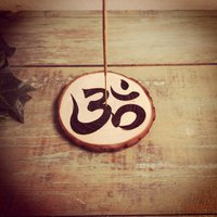 Räucherstäbchen-Halter Gelaserte Baumscheibe Holz R72 Räucherstäbchen-Halter Gelaserte Baumscheibe Holz R72 von wwwBastelholicde