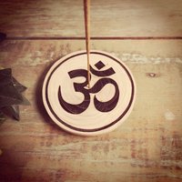 Räucherstäbchen-Halter Gelaserte Baumscheibe Holz R76 Räucherstäbchen-Halter Gelaserte Baumscheibe Holz R76 von wwwBastelholicde