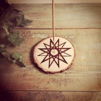 Räucherstäbchen-Halter Gelaserte Baumscheibe Holz R83 Räucherstäbchen-Halter Gelaserte Baumscheibe Holz R83 von wwwBastelholicde