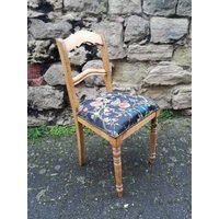 Antiker Einzelstuhl Antiker Einzelstuhl von wwwlabelleepoquede