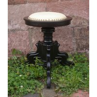 Louis Philippe Pianohocker Louis Philippe Pianohocker von wwwlabelleepoquede