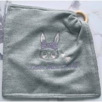 Gestrickter Babytröster - Häschentröster Personalisiertes Geschenk Beißer Uk Babydecke Tröster von xBooandyoux