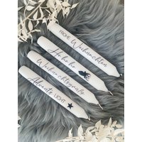 4Er Set Weihnachts-Kerzen | Stabkerzen Mit Spruch Geschenkidee Weihnachtsgeschenk Merry Christmas Weihnachtsdeko Adventskerzen von xMitLiebeDesignedx