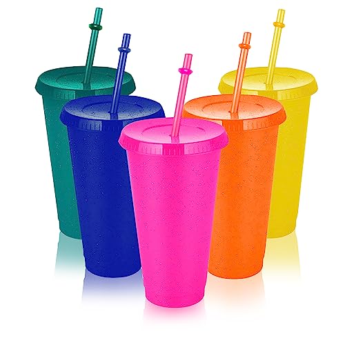 5 Stück Trinkbecher mit Strohhalm & Deckel - 24oz Plastikbecher Smoothie Kaffee Becher To Go Reisebecher Tasse für kinder Erwachsene Wiederverwendbar Kunststoffbecher von xocome