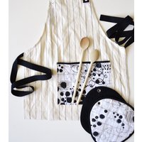 Leinen Schürze Und Topflappen Set Schwarz & Weiß Kreis Print Geschenk Küche Leinen Schürze Und Topflappen Set Schwarz & Weiß Kreis Print Geschenk Küche von xxxRedStitcHxxx