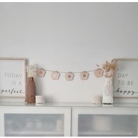 Girlande Wimpelkette Aus Holz, Mit Makramee Für Das Kinderzimmer, in Blumen Form von yaseminshandmades