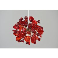 Rote Leuchten Mit Roten Blüten Und Blättern Für Flur, Schreibtisch Oder Bad, Eine Einzigartige Hängeleuchte von yehudalight
