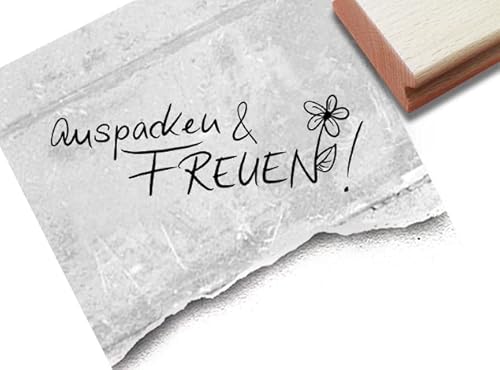 Stempel Auspacken und freuen! - Textstempel Karten Geschenkanhänger Tütenstempel Etiketten Schilder selbst gemacht Geschenke Scrapbook - zAcheR-fineT (groß ca. 65 x 21 mm) von zAcheR-fineT-design