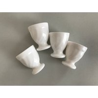 4 Arcopal France Vintage Eierbecher Franske Weiß Egg Cups French Coquetiers Klassiker Mid Century Modern Minimalistisch Puristisch von zakkayavintage