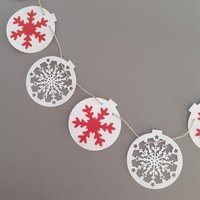 Girlande Winter, Weihnachtskugel, Schneeflocken, Tonkarton, Fensterbild, Weihnachten, Deko, Weiß Rot, Filigran, Fensterdeko von zauberhand12