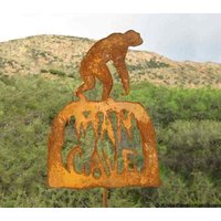 Mann Höhle Metall-Yard Art Oder Garten-stick-Zeichen - Kostenloser Versand in Usa von zedszombieranch