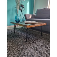 Couchtisch Altholz - Kleiner Kaffeetisch Auf Altholzbalken Im Loftsyle Couchtisch Altholz - Kleiner Kaffeetisch Auf Altholzbalken Im Loftsyle von zeitliebe