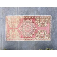 Handgewebter Wollteppich Kleiner Pinker Akzentteppich, 50x85 cm Handgewebter Wollteppich Kleiner Pinker Akzentteppich, 50x85 cm von zkrugs