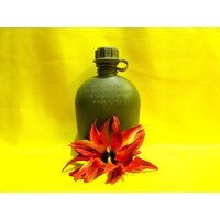 Vintage Army Green Plastik Feldflasche R & D Sammler Wasserflasche Vintage Army Green Plastik Feldflasche R & D Sammler Wasserflasche von zografa