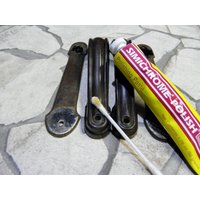 Vintage Bakelit Schubladenknäufe Metallschrankgriffe - 2Er Set Vintage Bakelit Schubladenknäufe Metallschrankgriffe - 2Er Set von zografa