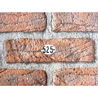 Vintage Emaille Nummer 525 - Weißes Und Schwarzes Oval Adressschild Vintage Emaille Nummer 525 - Weißes Und Schwarzes Oval Adressschild von zografa