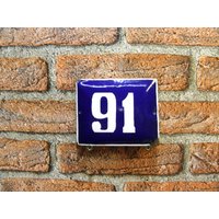 Vintage Emaille Porzellan Hausnummer 91 Blaues Straßenschild Vintage Emaille Porzellan Hausnummer 91 Blaues Straßenschild von zografa