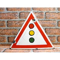 Vintage Emaille Verkehrszeichen Schule Lehrmittel, Industrie Dekor Vintage Emaille Verkehrszeichen Schule Lehrmittel, Industrie Dekor von zografa