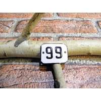 Vintage Emailschild Mit Nummer 99/66 Schwarze Emaille Plakette | 4 X 3 cm Vintage Emailschild Mit Nummer 99/66 Schwarze Emaille Plakette | 4 X 3 cm von zografa