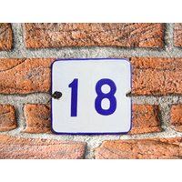 Vintage Hausnummer 18 Aus Emaille Outdoor Adressschild von zografa