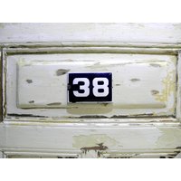 Vintage Hausnummer 38 Blaues & Weißes Türschild Aus Metall von zografa