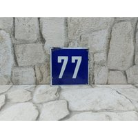 Vintage Schild Hausnummer 77, Blau Weiß Emaille Metallschild, Türnummer, Straßenschild Emailliertes Porzellan, Garagen Türnummer von zografa