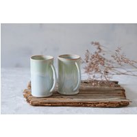 Große Morgenkaffeetasse Aus Keramik, Rustikale Grüne Und Graue Keramiktasse von zoharshaham