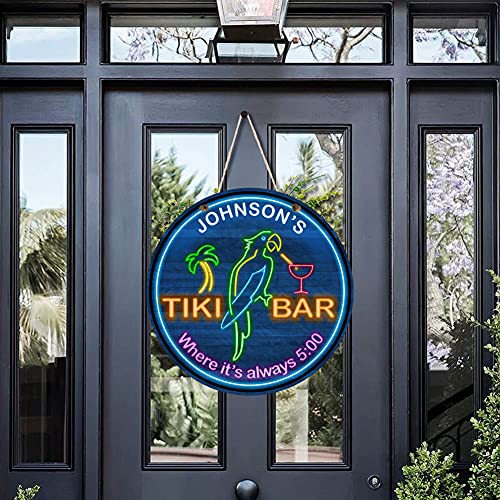 zouwii Personalisiertes Namens Tiki Bar Schild Rustikal Vintage Stil Retro Küche Bar Pub Café Dekor Holzplatte Willkommensschild Home Store Tiki Bar Dekor Geschenkideen von zouwii