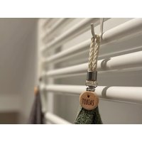 Handtuchhalter Mit Namen Personalisiert | Ordnungssystem Lasergravur Handtuchhalter Mit Namen Personalisiert | Ordnungssystem Lasergravur von zwergenmonster